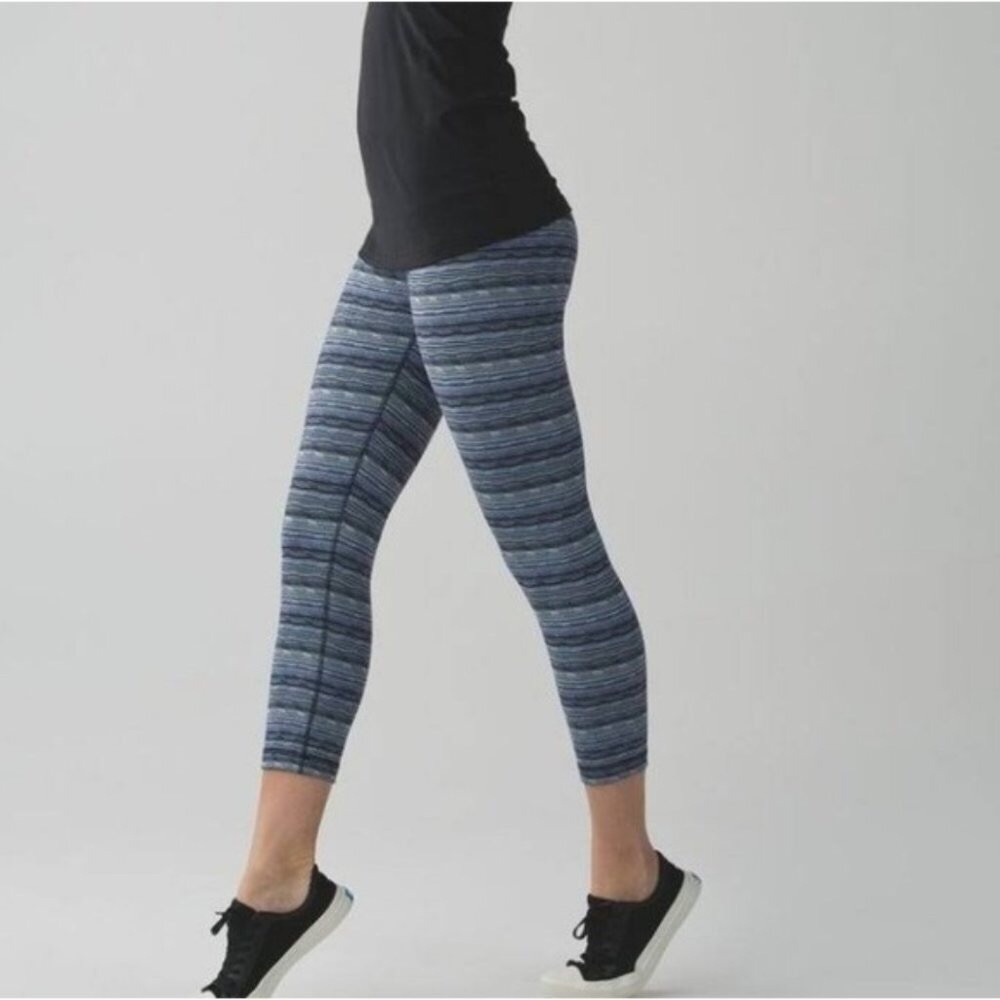 Lululemon Women's Blue Purple Green Striped Capri/Crop leggings size 6.